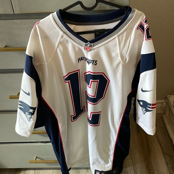 NFL patriots jersey Tom Brady number 12 size extra large - Picture 1 of 4